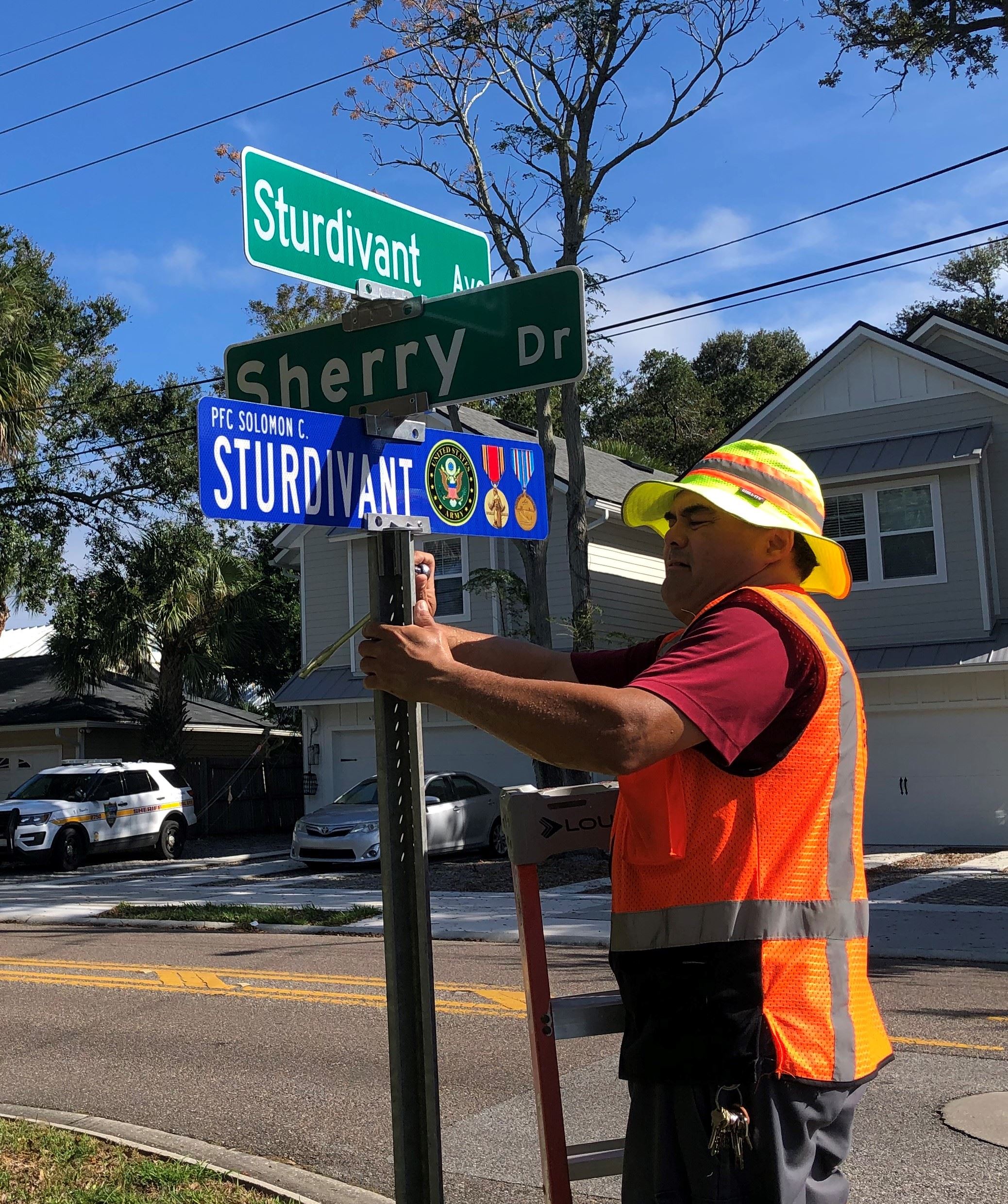 VeteransSignSturdivantMario102820